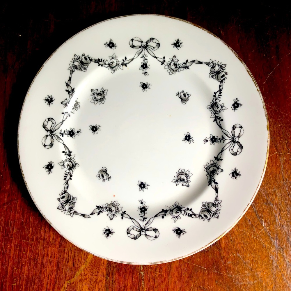 English Royal Victoria Black Rose plate